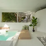 Loukas & Emma Eco *