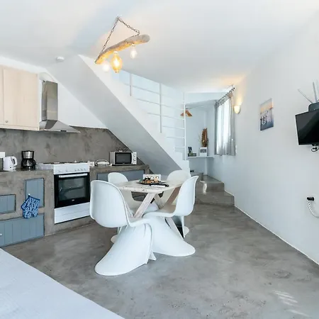 Loukas & Emma Eco Apartment Perissa (Santorini)