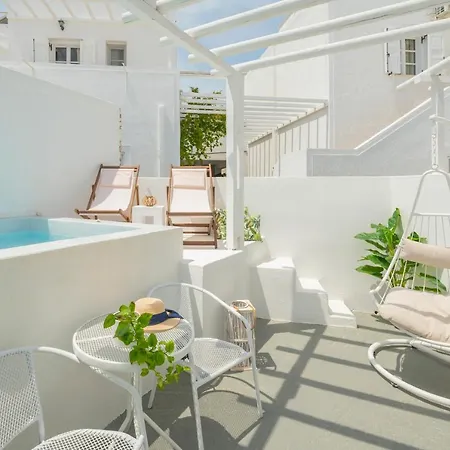 Loukas & Emma Eco * Perissa (Santorini)