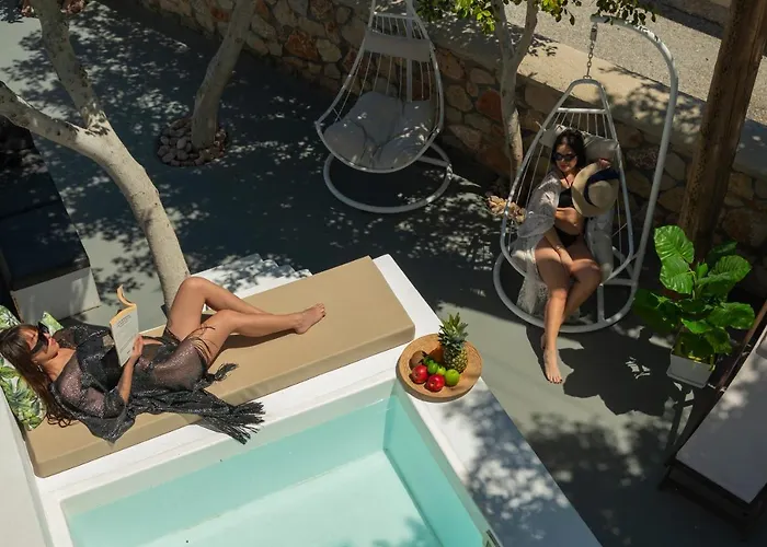 Loukas & Emma Eco Perissa (Santorini)