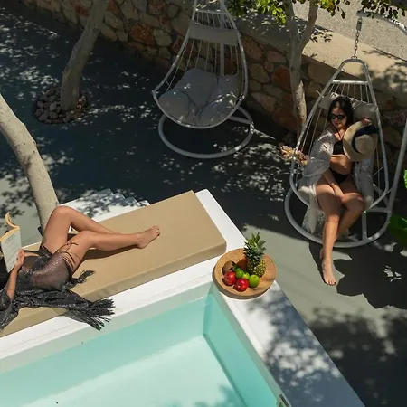 Loukas & Emma Eco Perissa (Santorini)