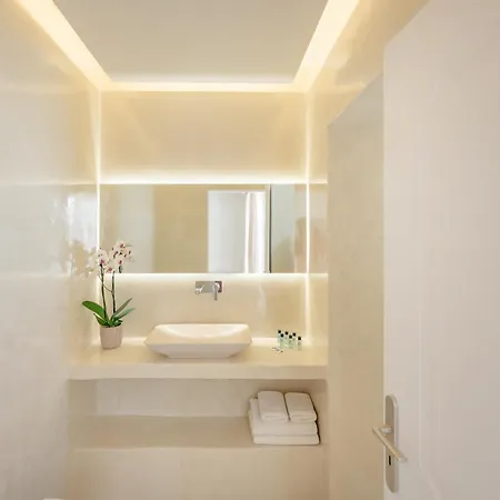 Loukas & Emma Eco Perissa (Santorini)