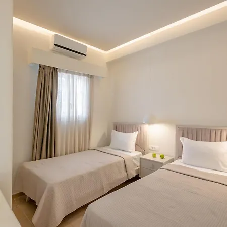 Loukas & Emma Eco * Perissa (Santorini)