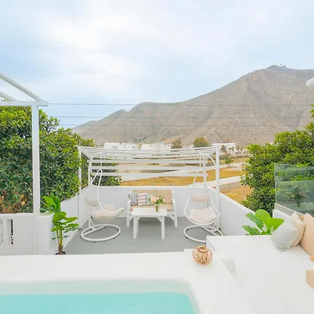 Loukas & Emma Eco Perissa (Santorini)