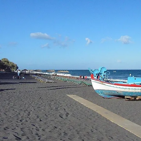Loukas & Emma Eco * Perissa (Santorini)