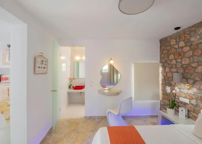 Loukas & Emma Eco * Perissa (Santorini)