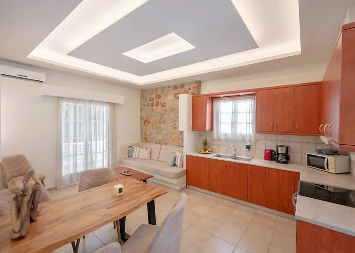 Loukas & Emma Eco Perissa (Santorini)