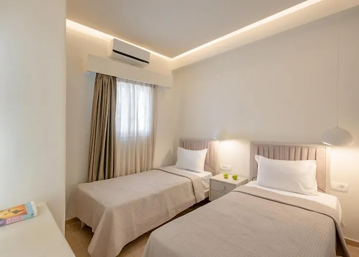 Loukas & Emma Eco * Perissa (Santorini)