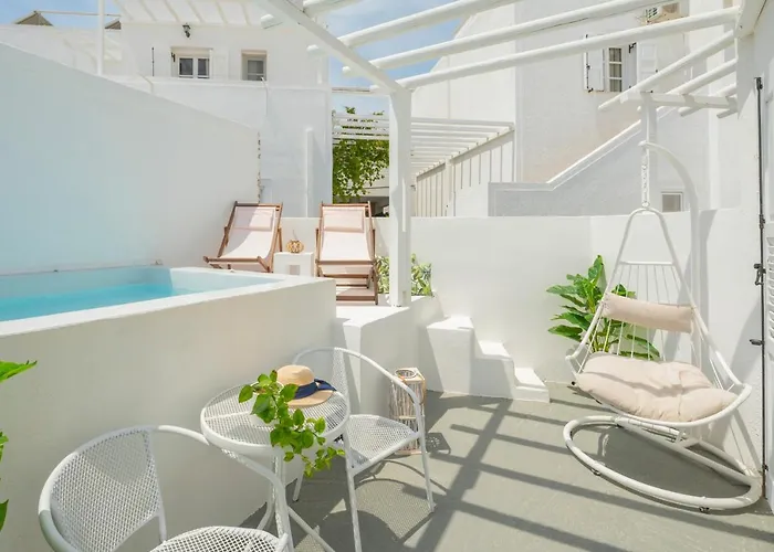 Loukas & Emma Eco * Perissa (Santorini)